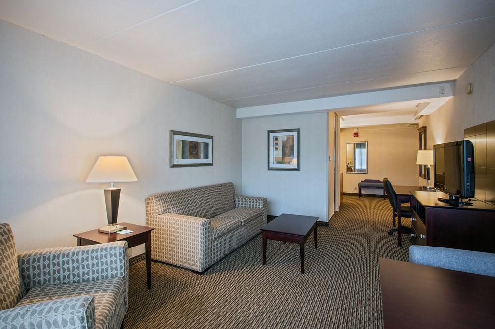 Fairfield Inn & Suites Springfield Ένφιλντ Εξωτερικό φωτογραφία
