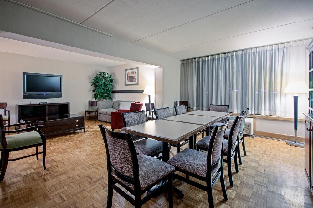 Fairfield Inn & Suites Springfield Ένφιλντ Εξωτερικό φωτογραφία
