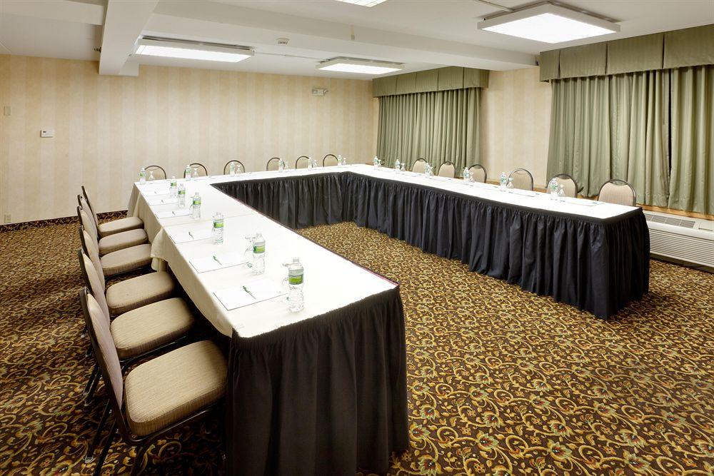 Fairfield Inn & Suites Springfield Ένφιλντ Εξωτερικό φωτογραφία