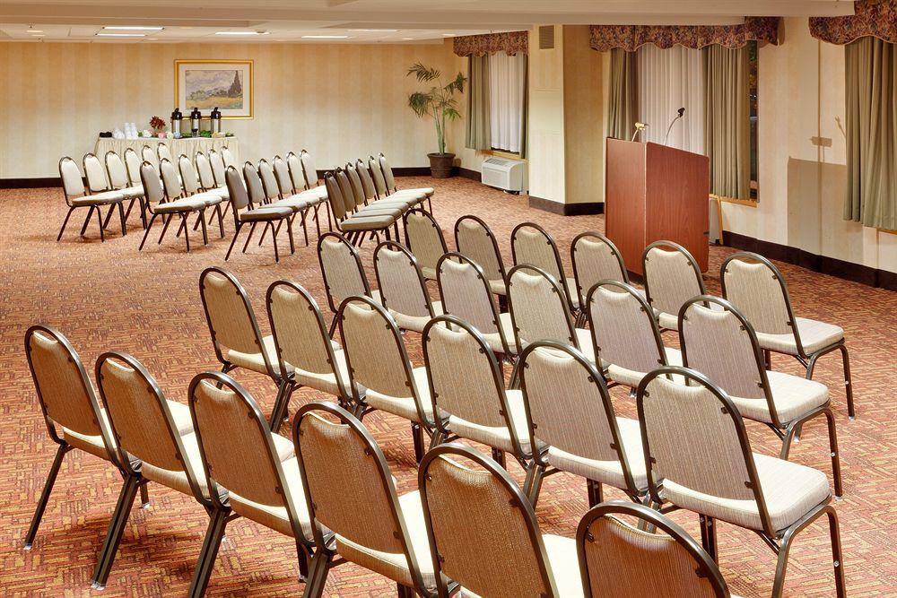 Fairfield Inn & Suites Springfield Ένφιλντ Εξωτερικό φωτογραφία