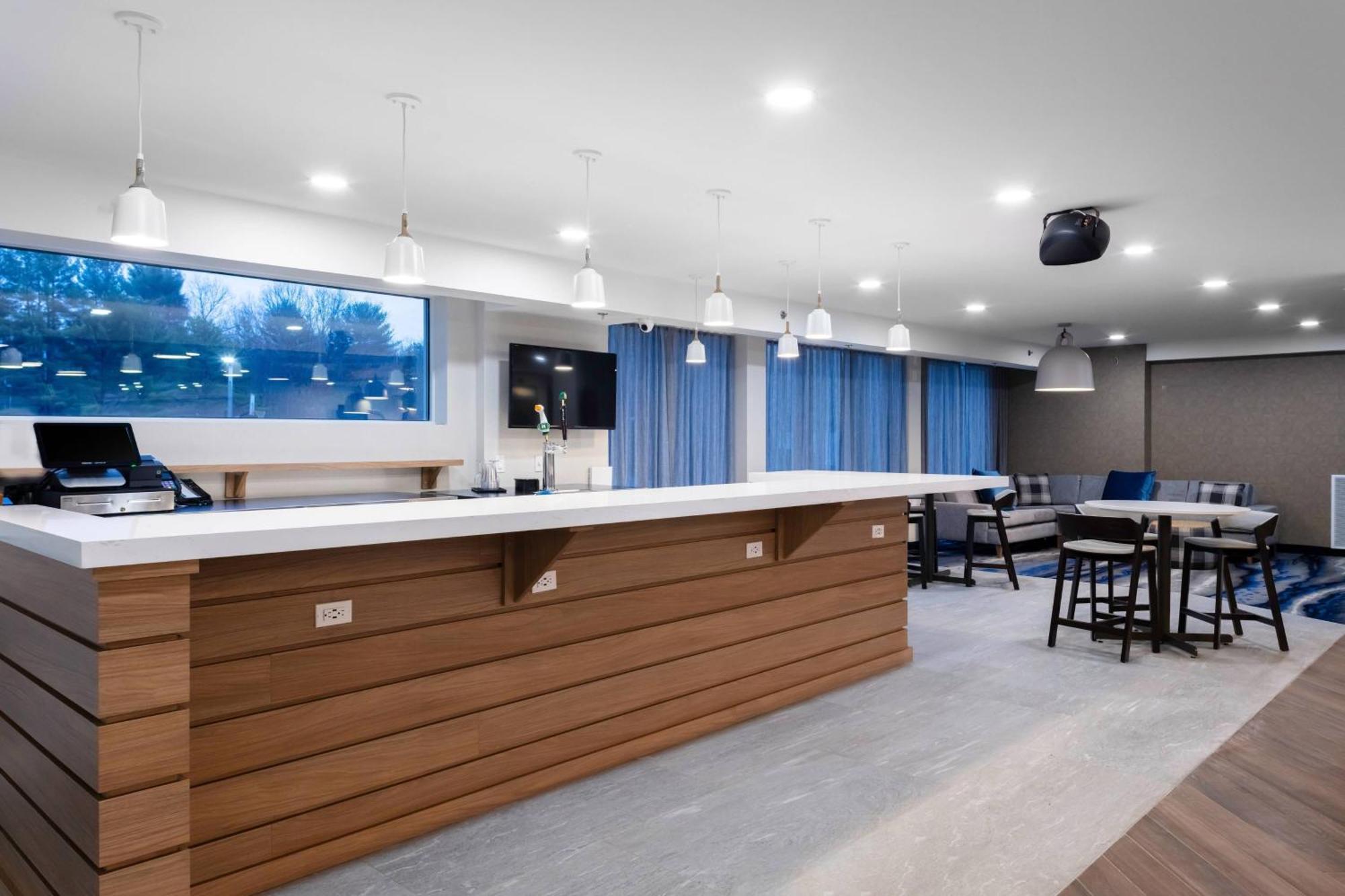 Fairfield Inn & Suites Springfield Ένφιλντ Εξωτερικό φωτογραφία