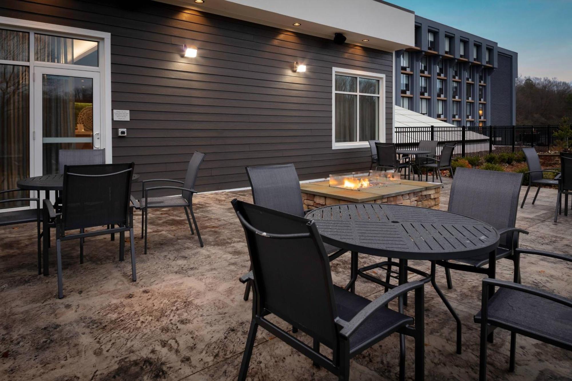 Fairfield Inn & Suites Springfield Ένφιλντ Εξωτερικό φωτογραφία